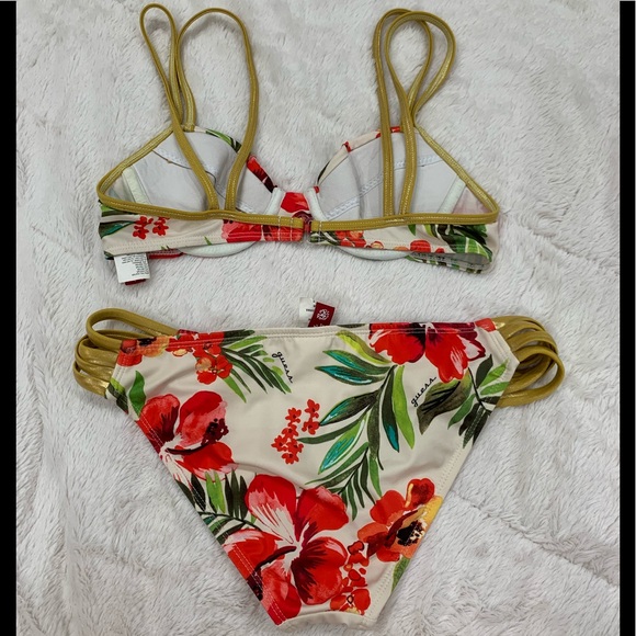 Guess floral bikini. - Picture 2 of 4